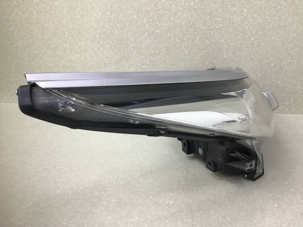 Фара правая Toyota Fortuner (GUN156, TGN156) 2015-н.в. Фара правая Toyota Fortuner (GUN156, TGN156) 2015-н.в.