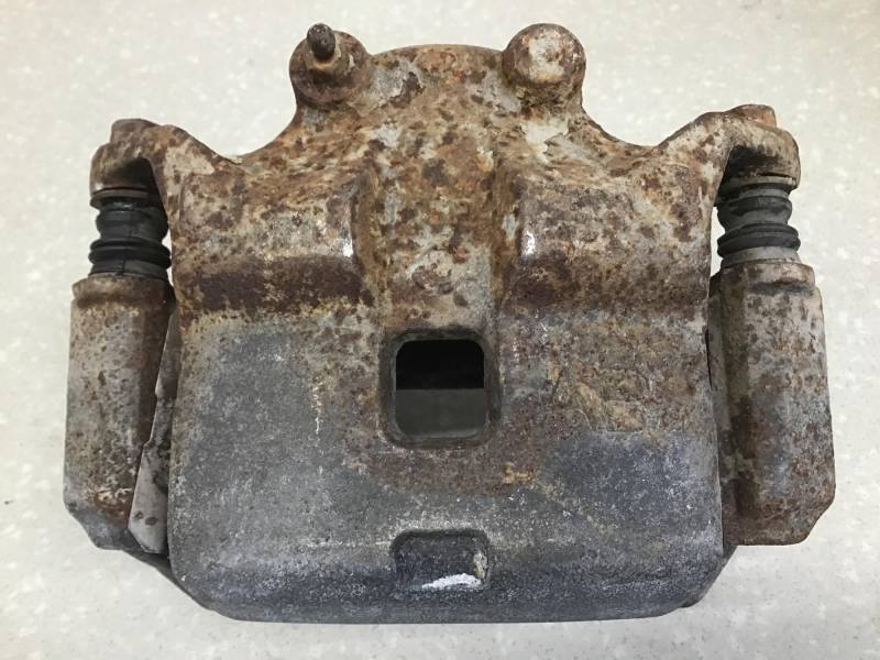 Суппорт передний правый, Nissan Primera P12E 2002-2007 Суппорт передний правый, Nissan Primera P12E 2002-2007