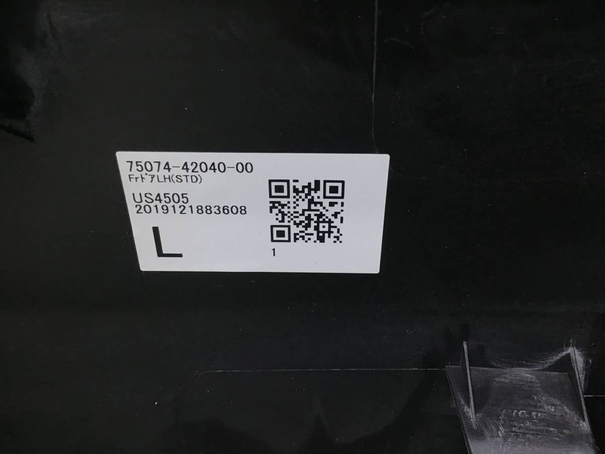 Накладка двери передней левой Toyota Rav 4 (XA50) 2018>