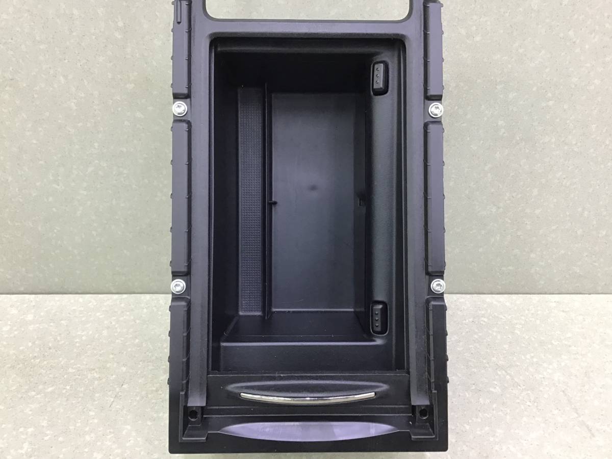 Подстаканник Honda Civic 4D (FD1, FD2, FD3) 2006-2012 Подстаканник Honda Civic 4D (FD1, FD2, FD3) 2006-2012