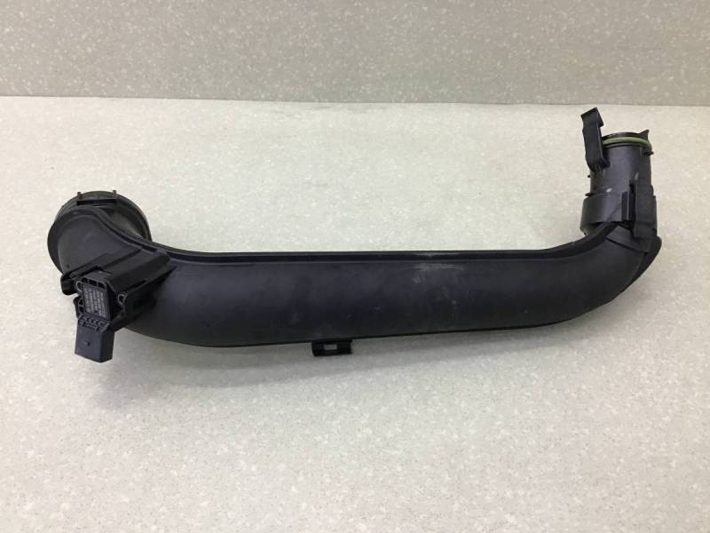 Патрубок интеркулера Volkswagen Polo Sed 5 (6C1) 2010-2020 Патрубок интеркулера Volkswagen Polo Sed 5 (6C1) 2010-2020