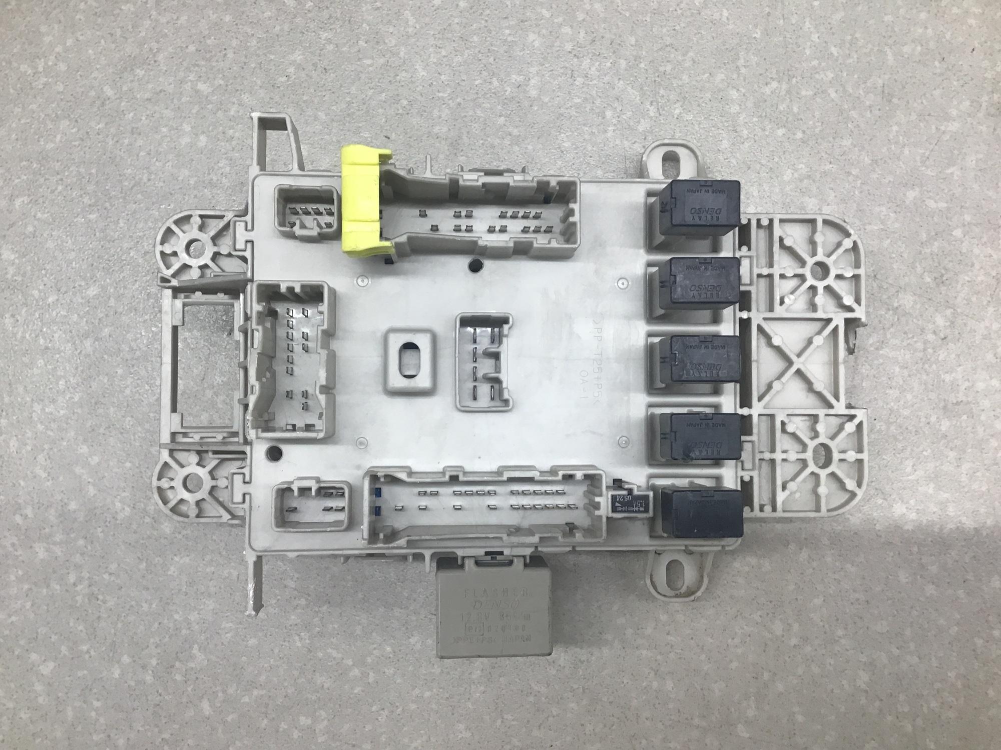 Блок предохранителей, Toyota RAV 4 2000-2005 Блок предохранителей, Toyota RAV 4 2000-2005
