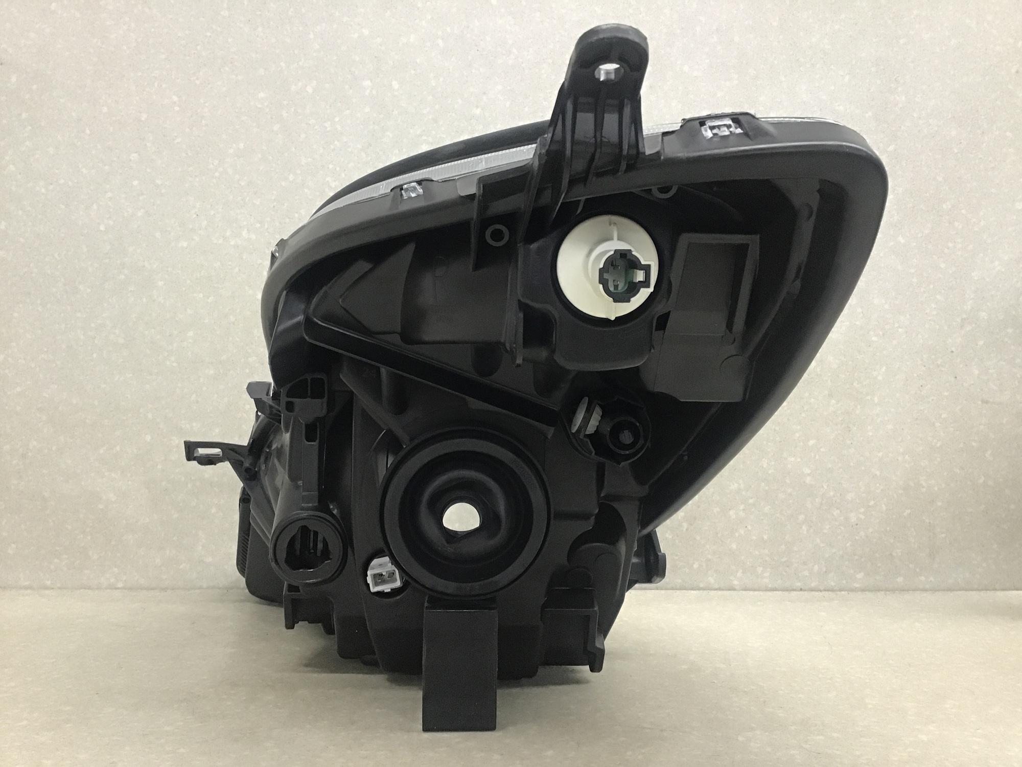 Фара правая Toyota Vitz P90 2005-2011 Фара правая Toyota Vitz P90 2005-2011