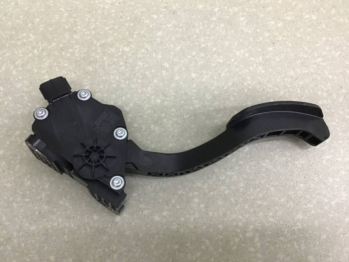 Педаль газа Toyota Highlander (U40) 2007-2013 Педаль газа Toyota Highlander (U40) 2007-2013