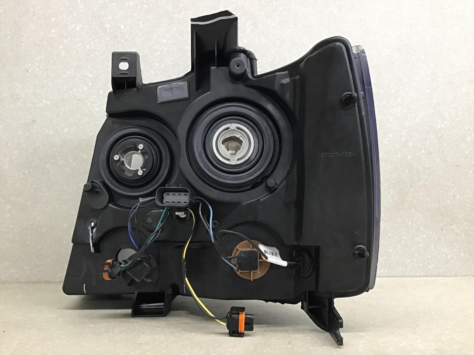 Фара правая, Chevrolet Tahoe III 2006-2014 Фара правая, Chevrolet Tahoe III 2006-2014