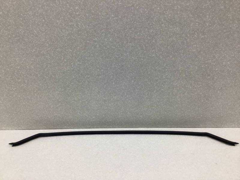 Уплотнитель капота Lexus LX450D /570 (VDJ201) 2015-2022 Уплотнитель капота Lexus LX450D /570 (VDJ201) 2015-2022