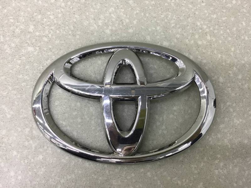 Эмблема Toyota Hilux (GUN125L, GUN126L, TGN126) 2015-н.в. Эмблема Toyota Hilux (GUN125L, GUN126L, TGN126) 2015-н.в.