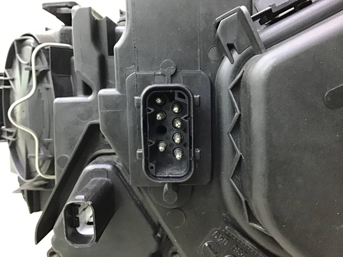 Фара правая BMW X3 E83 2004-2010 Фара правая BMW X3 E83 2004-2010