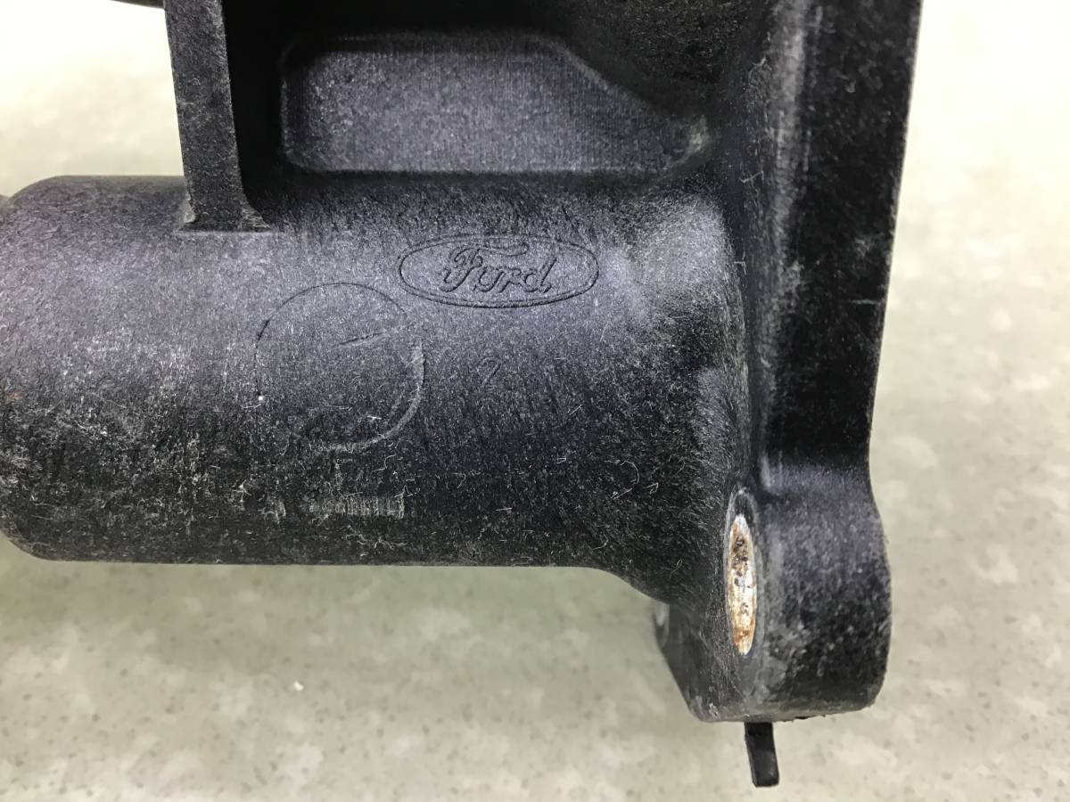 Крышка термостата Ford Focus 3 (CB8) 2011-2019 Крышка термостата Ford Focus 3 (CB8) 2011-2019