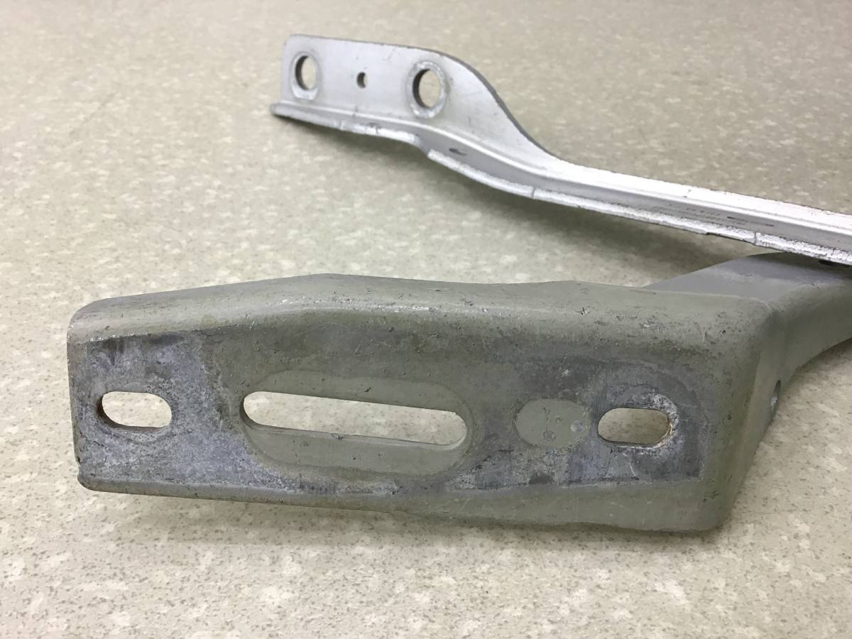 Петля капота правая Peugeot 307 (3A, 3C, 3H) 2001-2008