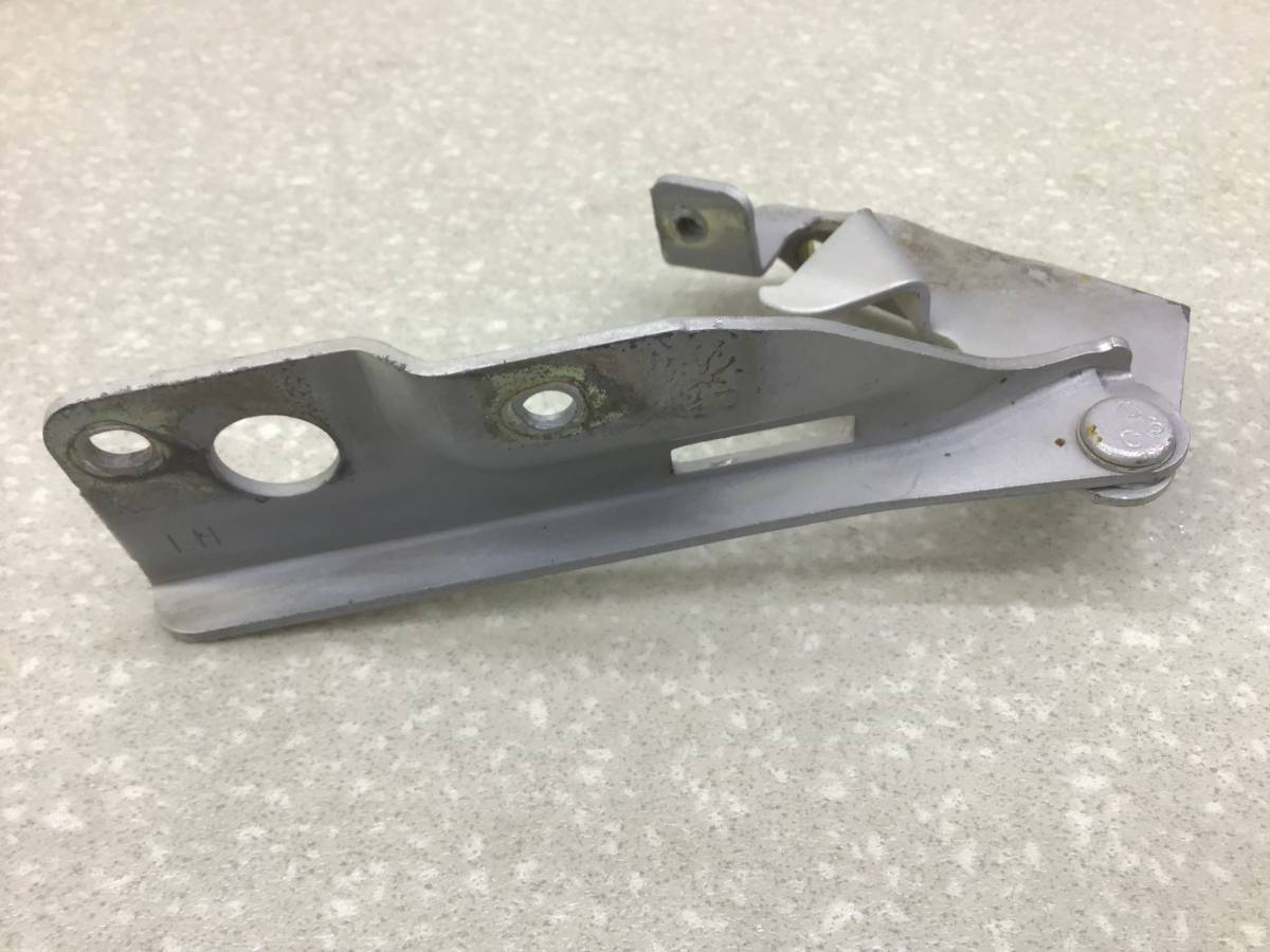 Петля капота левая Nissan Almera Classic (B10) 2006-2013 Петля капота левая Nissan Almera Classic (B10) 2006-2013