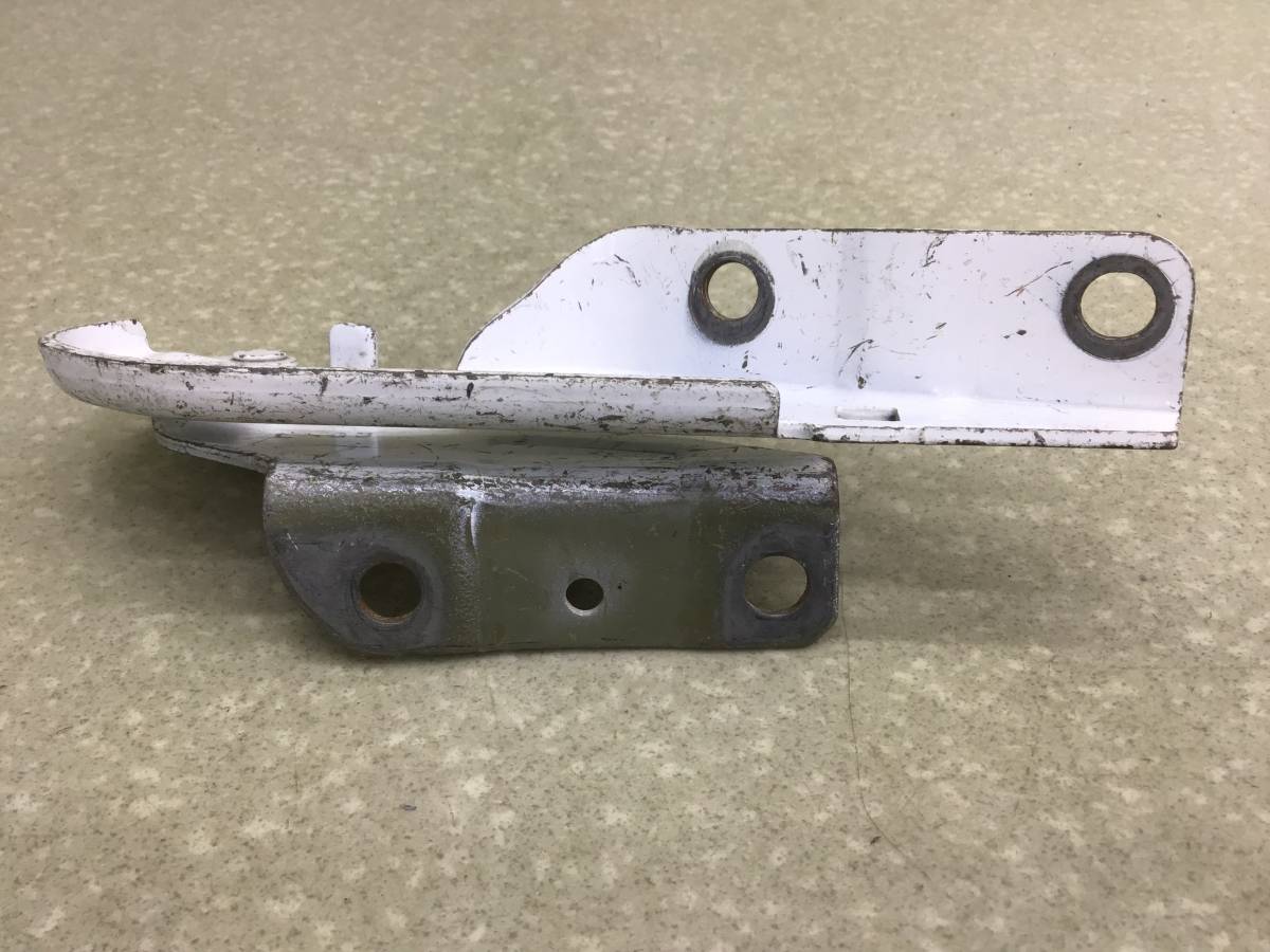 Петля капота левая Mitsubishi ASX (GA1W) 2010-2016 Петля капота левая Mitsubishi ASX (GA1W) 2010-2016