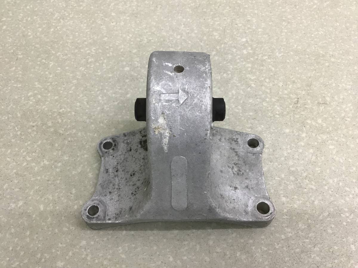 Опора КПП левая Nissan Almera Classic (B10) 2006-2013 Опора КПП левая Nissan Almera Classic (B10) 2006-2013