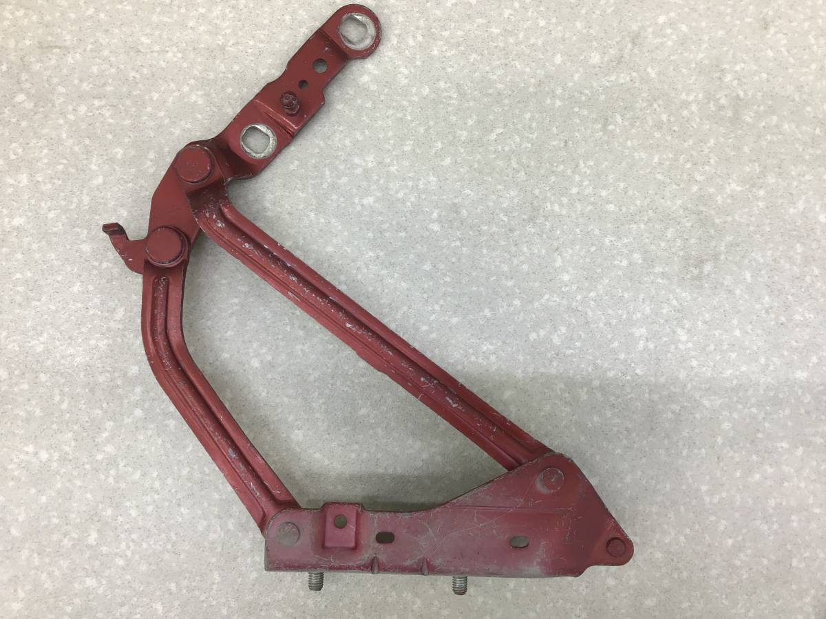 Петля крышки багажника Renault Megane (2) 2002-2009 Петля крышки багажника Renault Megane (2) 2002-2009