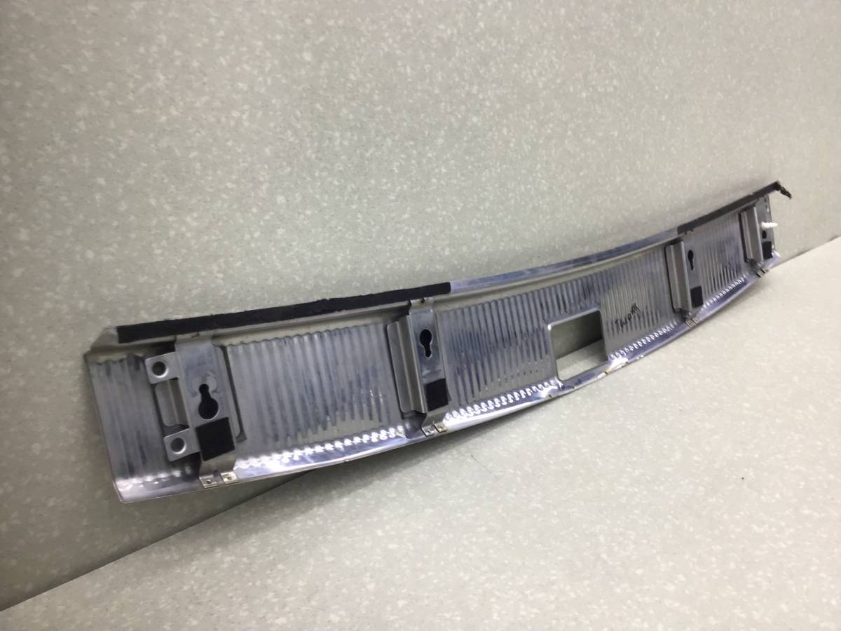 Накладка замка багажника Volkswagen Touareg (7L) 2002-2010 Накладка замка багажника Volkswagen Touareg (7L) 2002-2010