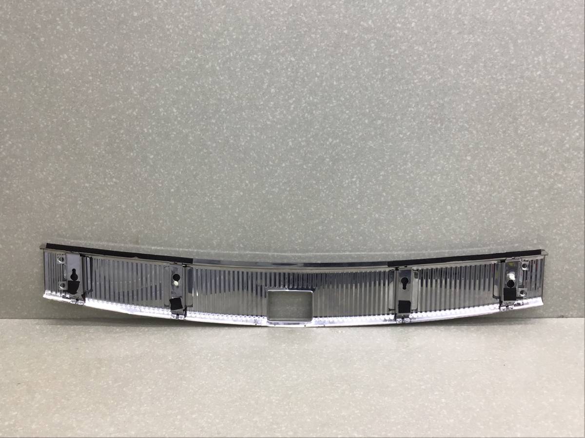 Накладка замка багажника Volkswagen Touareg (7L) 2002-2010 Накладка замка багажника Volkswagen Touareg (7L) 2002-2010