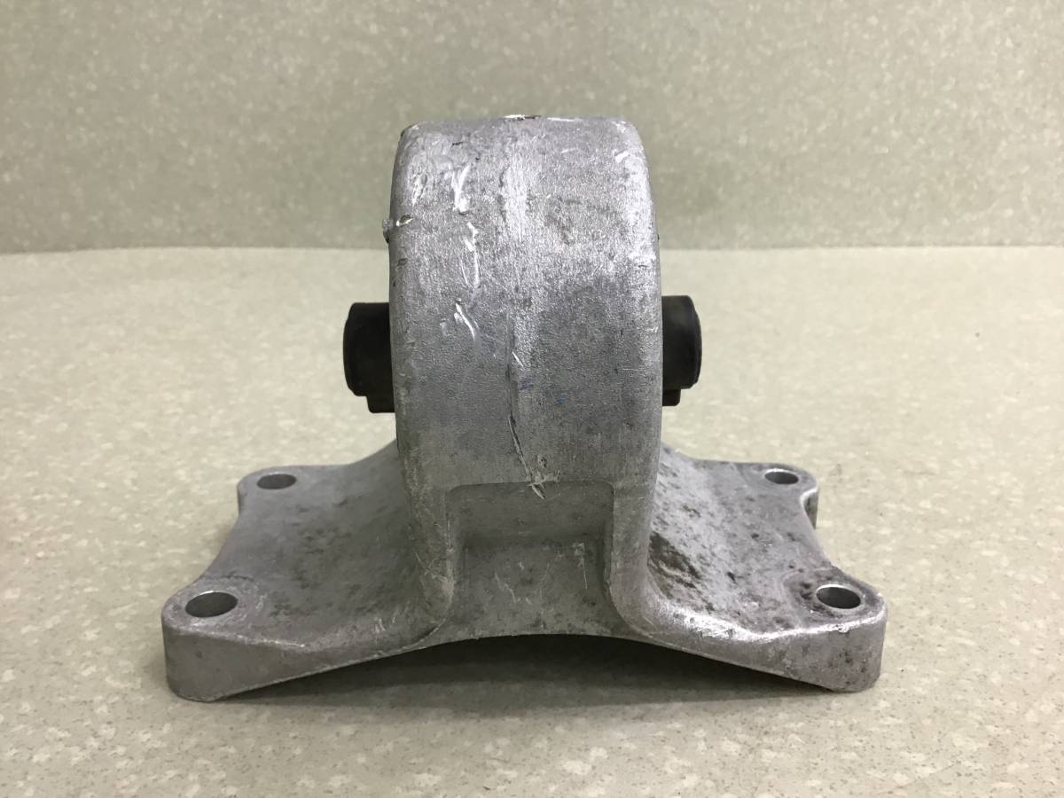 Опора КПП левая Nissan Almera Classic (B10) 2006-2013 Опора КПП левая Nissan Almera Classic (B10) 2006-2013