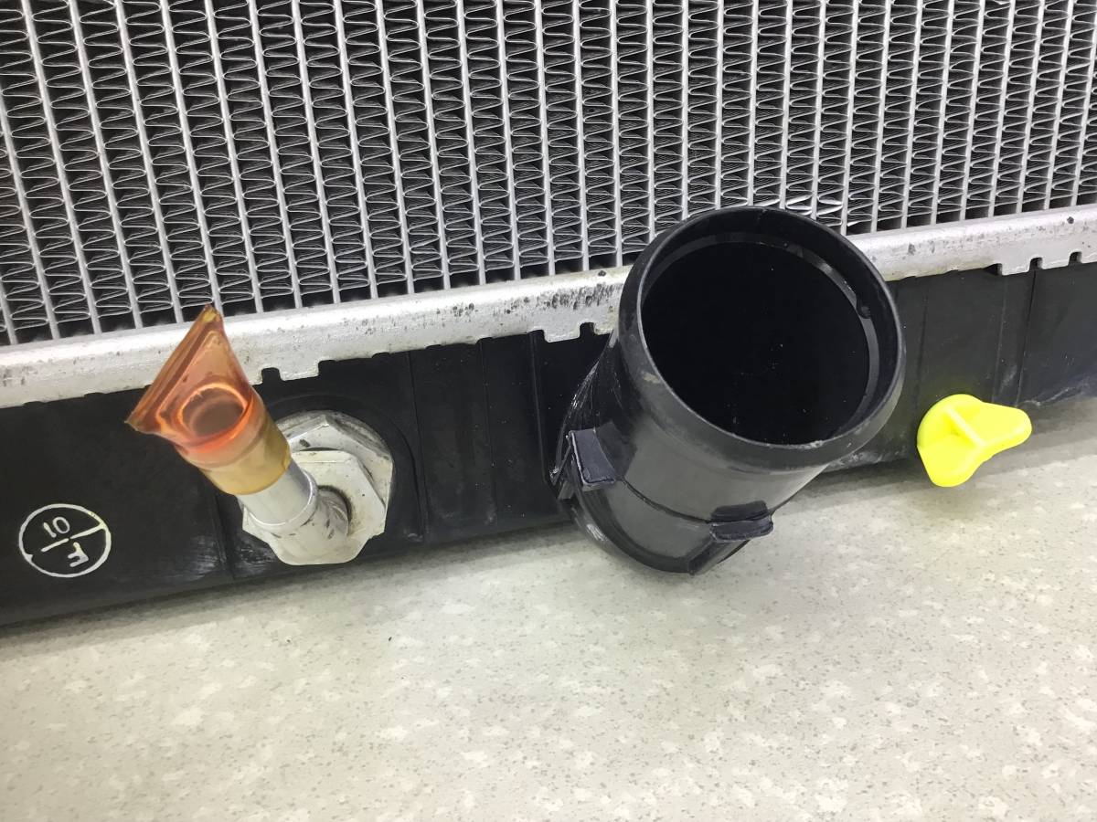 Радиатор охлаждения двигателя Lexus LX570 (URJ201) 2007-2015
