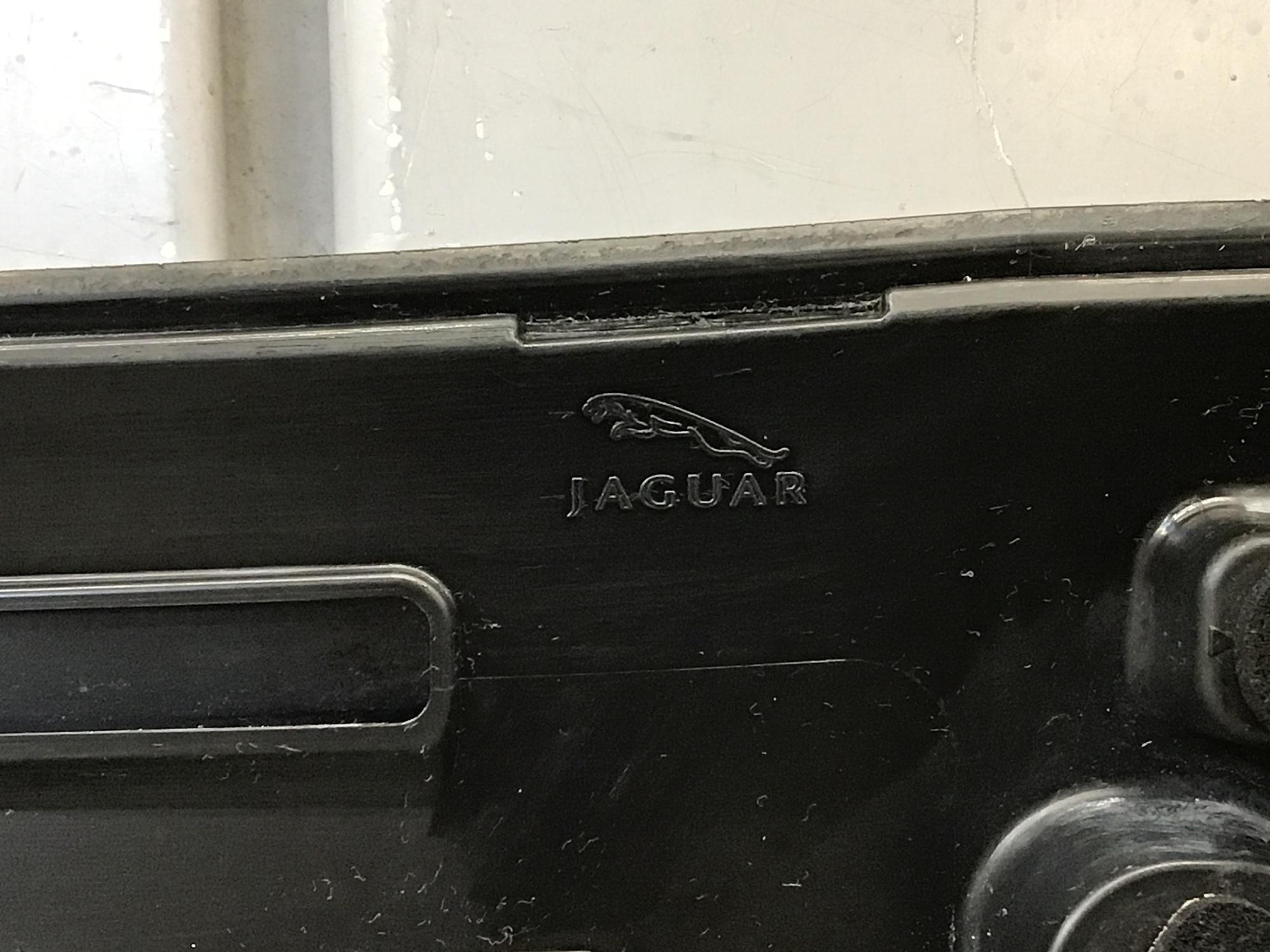 Накладка двери задней правой, Jaguar E-PACE 2017>