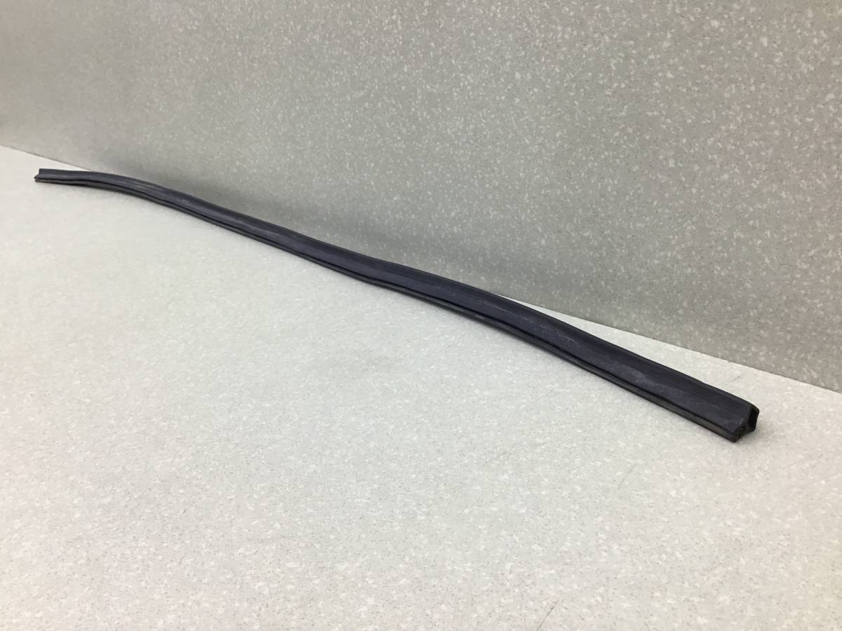 Уплотнитель капота Chevrolet Cruze (J300) 2009-2016 Уплотнитель капота Chevrolet Cruze (J300) 2009-2016