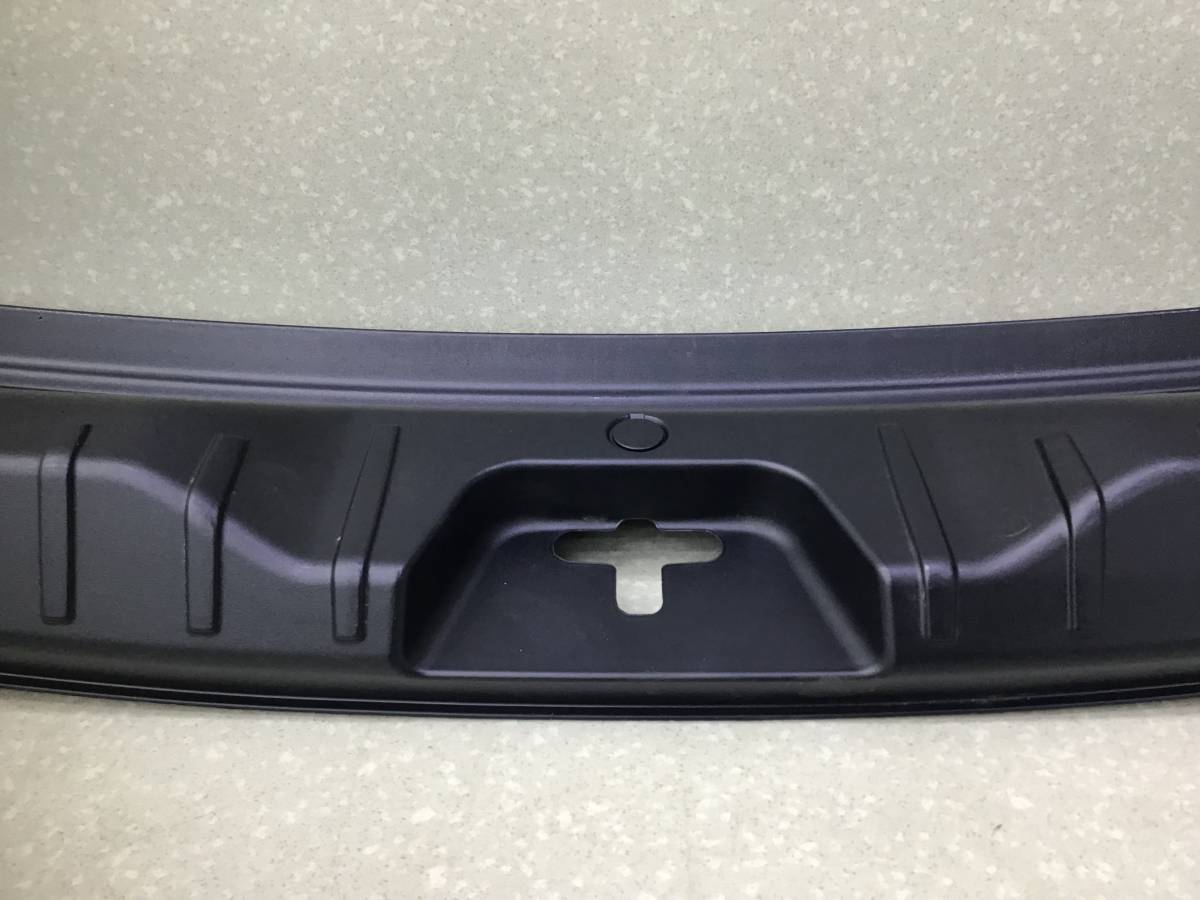 Накладка замка багажника BMW 5-series F10/F11 2009-2016 Накладка замка багажника BMW 5-series F10/F11 2009-2016