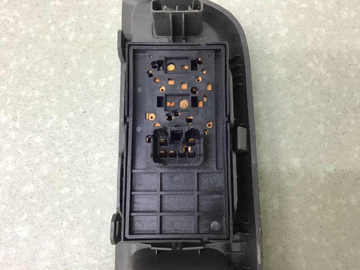Кнопка стеклоподъемника Chevrolet Cobalt (T250) 2011-2015 Кнопка стеклоподъемника Chevrolet Cobalt (T250) 2011-2015