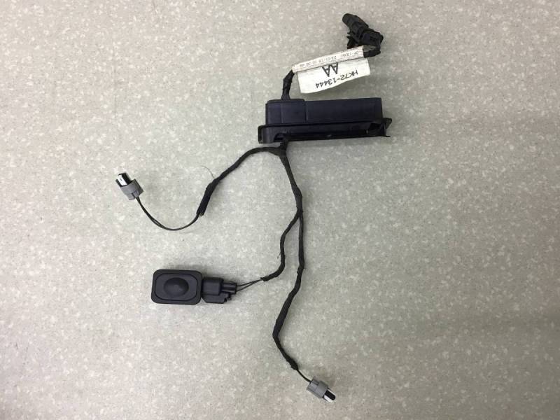 Кнопка открывания багажника Land Rover Discovery 5 (L462) 2016-2022 Кнопка открывания багажника Land Rover Discovery 5 (L462) 2016-2022
