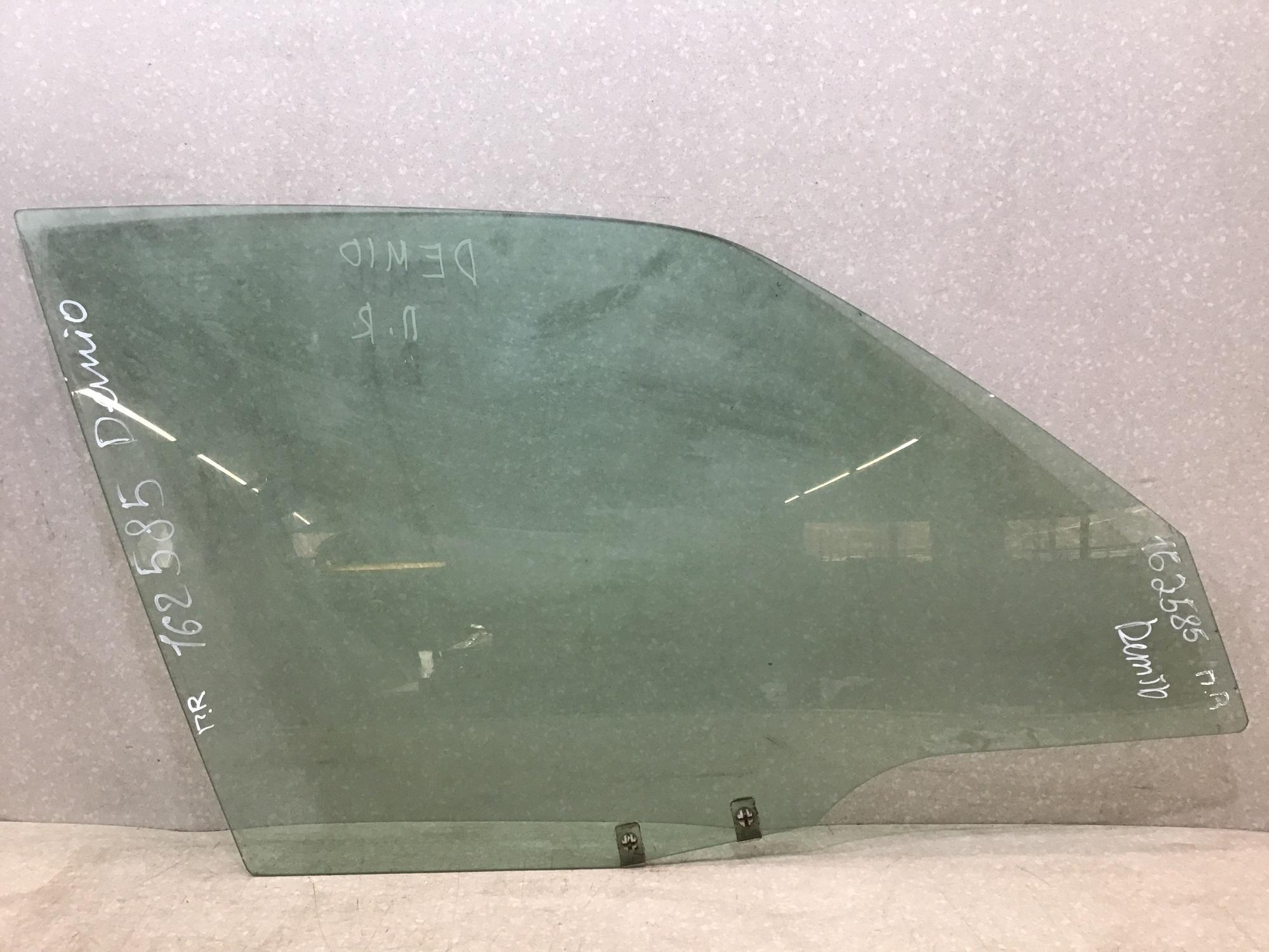 Стекло двери передней правой Mazda Demio (DW) 1997-2002 Стекло двери передней правой Mazda Demio (DW) 1997-2002
