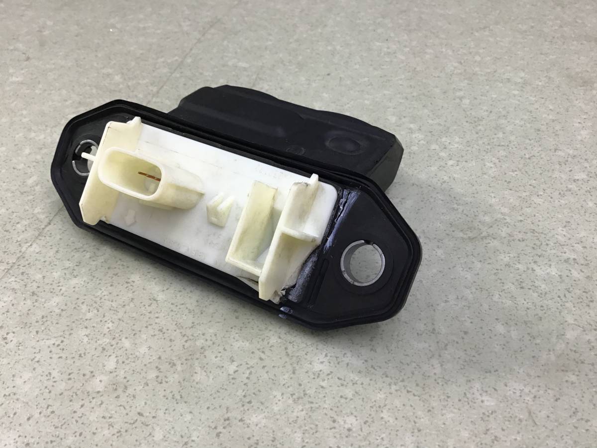 Кнопка открывания багажника Toyota Land Cruiser (J300) 2021>