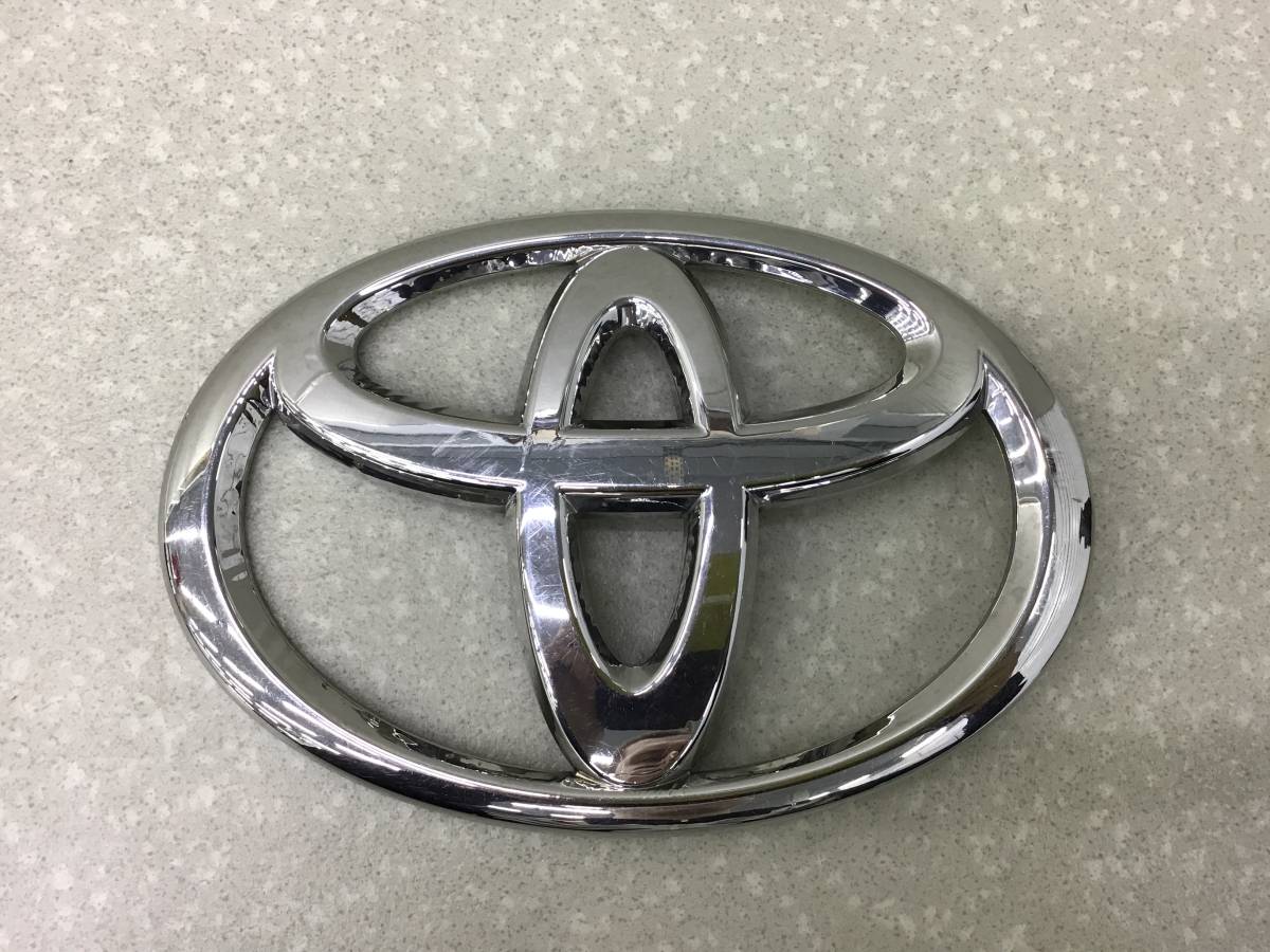 Эмблема Toyota Hilux (GUN125L, GUN126L, TGN126) 2015-н.в. Эмблема Toyota Hilux (GUN125L, GUN126L, TGN126) 2015-н.в.