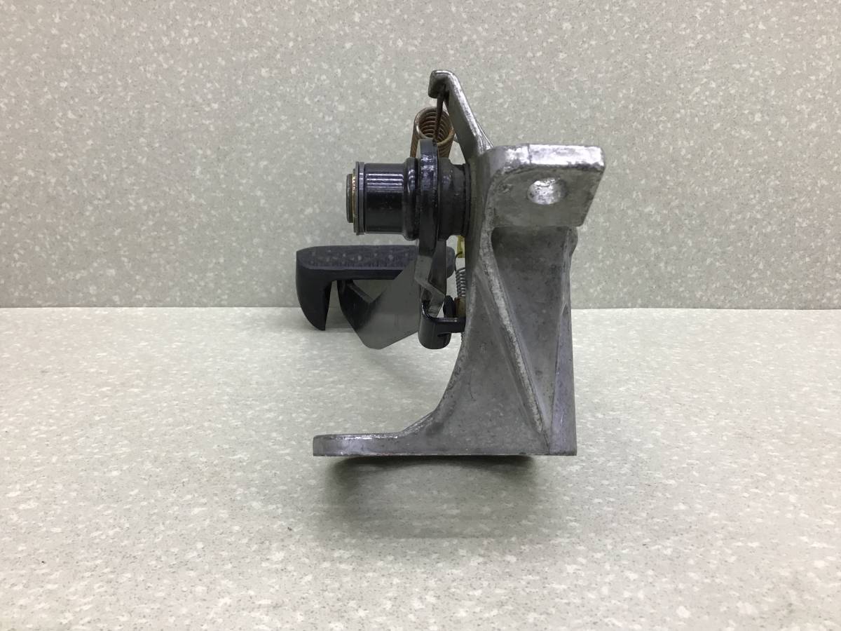 Педаль тормоза Mercedes-Benz E-Class (W210) 1995-2002 Педаль тормоза Mercedes-Benz E-Class (W210) 1995-2002
