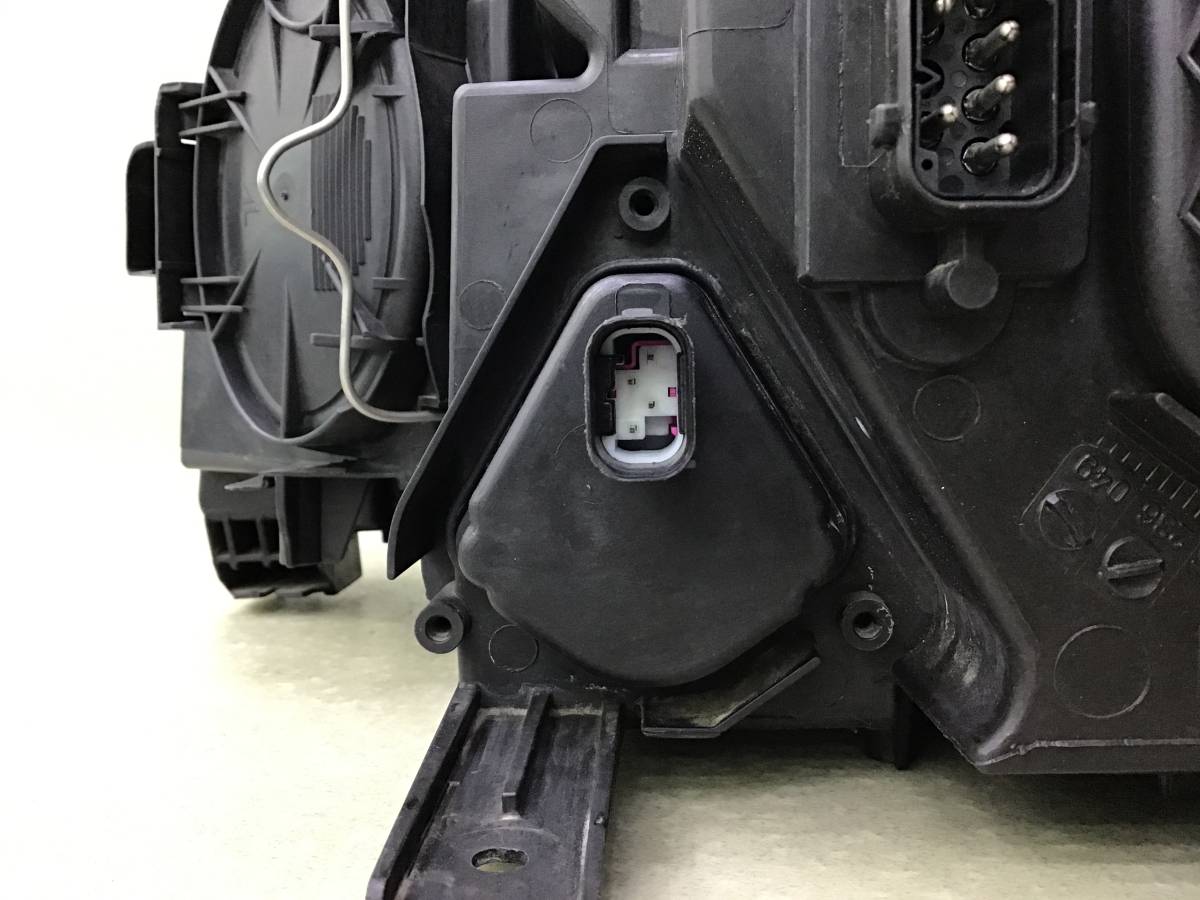 Фара правая BMW X3 E83 2004-2010 Фара правая BMW X3 E83 2004-2010