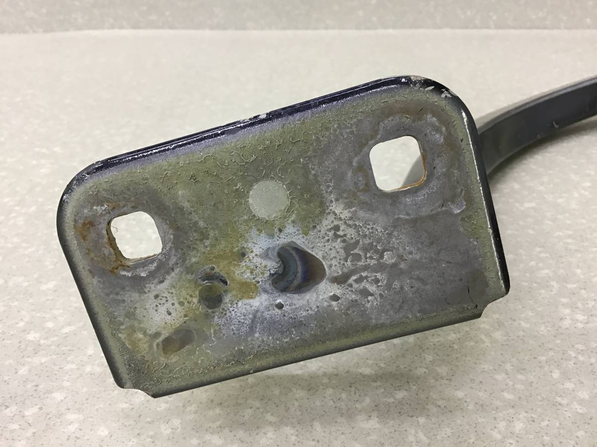 Петля крышки багажника Ford Fiesta (CB1) 2008-2019 Петля крышки багажника Ford Fiesta (CB1) 2008-2019