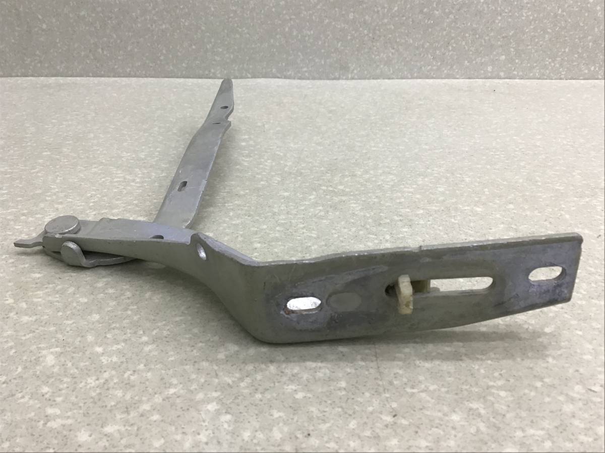 Петля капота правая Peugeot 307 (3A, 3C, 3H) 2001-2008 Петля капота правая Peugeot 307 (3A, 3C, 3H) 2001-2008