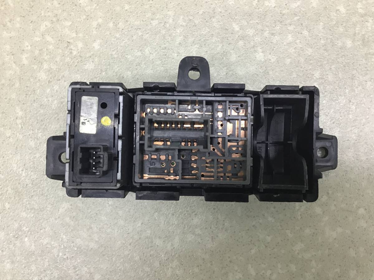 Блок кнопок Nissan Note (E11) 2006-2013 Блок кнопок Nissan Note (E11) 2006-2013