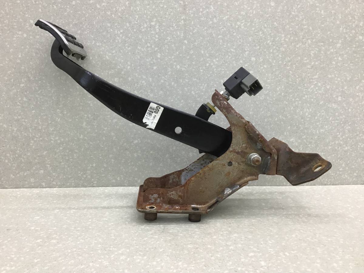 Педаль тормоза Kia Sorento (XM) 2009-2021 Педаль тормоза Kia Sorento (XM) 2009-2021