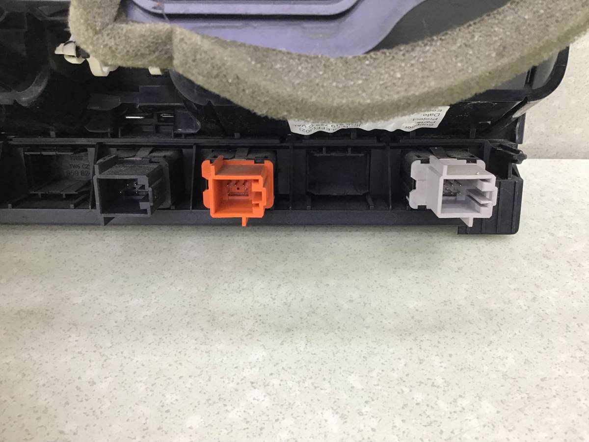 Дефлектор воздушный Volkswagen Polo Sed 5 (6C1) 2010-2020 Дефлектор воздушный Volkswagen Polo Sed 5 (6C1) 2010-2020