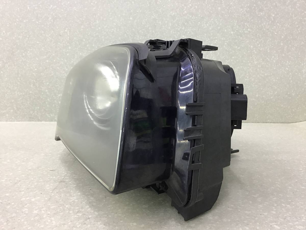 Фара правая BMW X3 E83 2004-2010 Фара правая BMW X3 E83 2004-2010