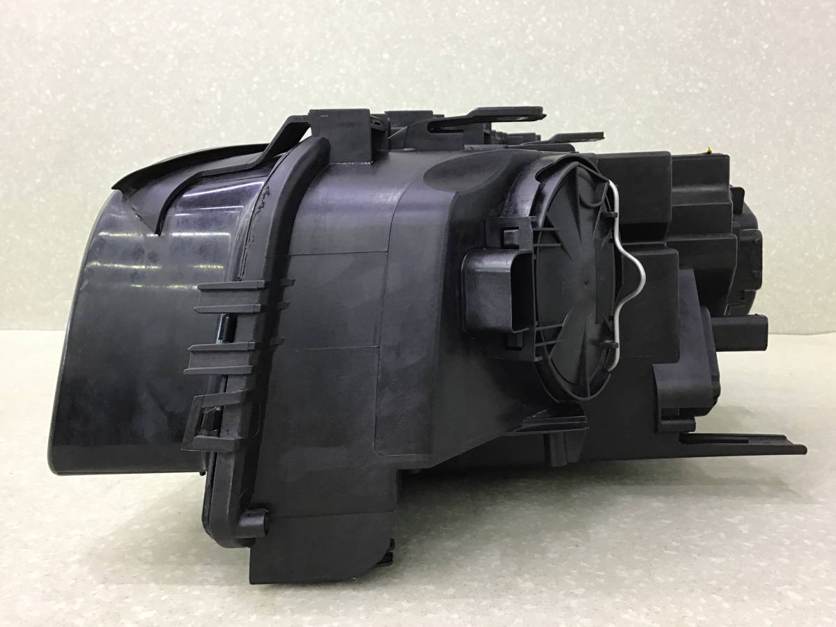 Фара правая BMW X3 E83 2004-2010 Фара правая BMW X3 E83 2004-2010