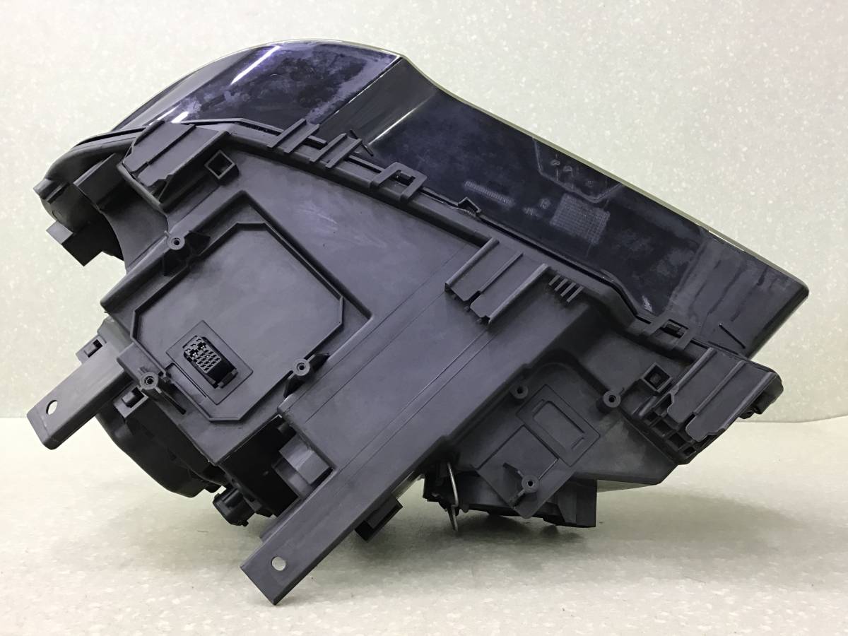 Фара правая BMW X3 E83 2004-2010 Фара правая BMW X3 E83 2004-2010