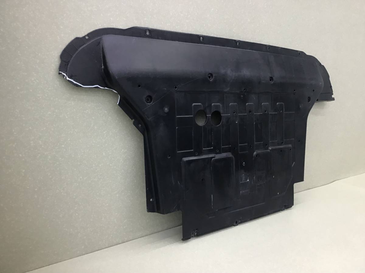 Пыльник двигателя центральный Geely Coolray SX11 2018> Пыльник двигателя центральный Geely Coolray SX11 2018>
