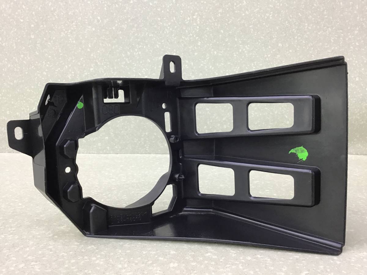 Кронштейн фары противотуманной правой Lexus CT 200H 2011-2015 Кронштейн фары противотуманной правой Lexus CT 200H 2011-2015