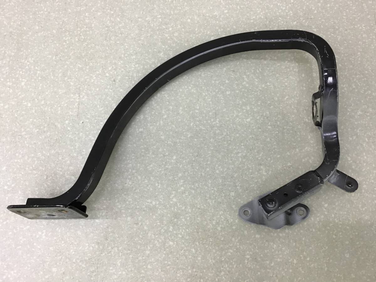 Петля крышки багажника Ford Fiesta (CB1) 2008-2019 Петля крышки багажника Ford Fiesta (CB1) 2008-2019