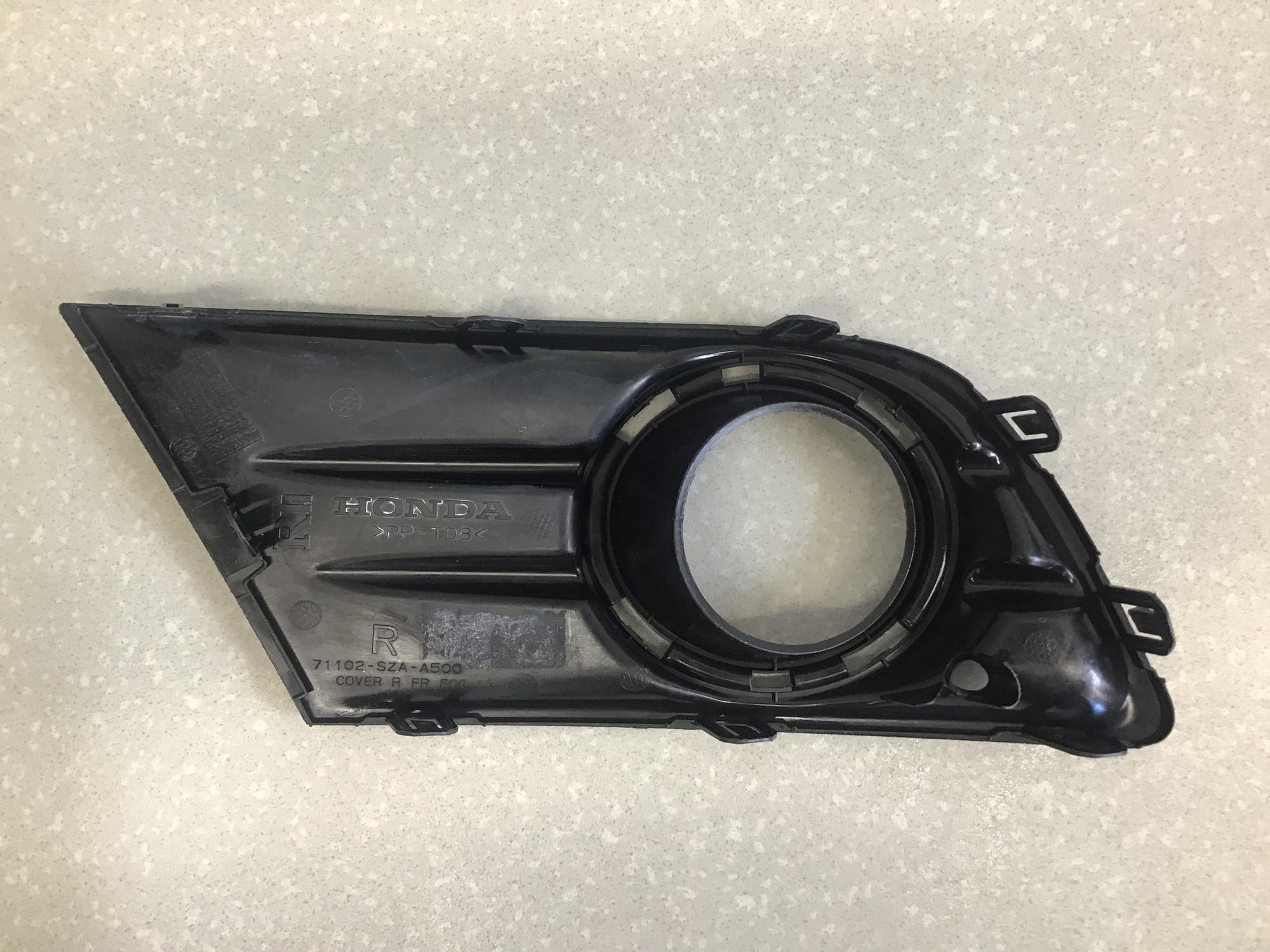 Рамка противотуманной фары правой Honda Pilot (YF3, YF4) 2008-2015