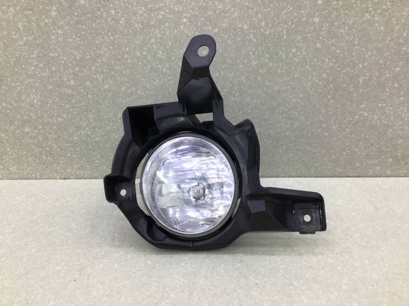Фара противотуманная правая Toyota Rav 4 (A40) 2013> Фара противотуманная правая Toyota Rav 4 (A40) 2013>