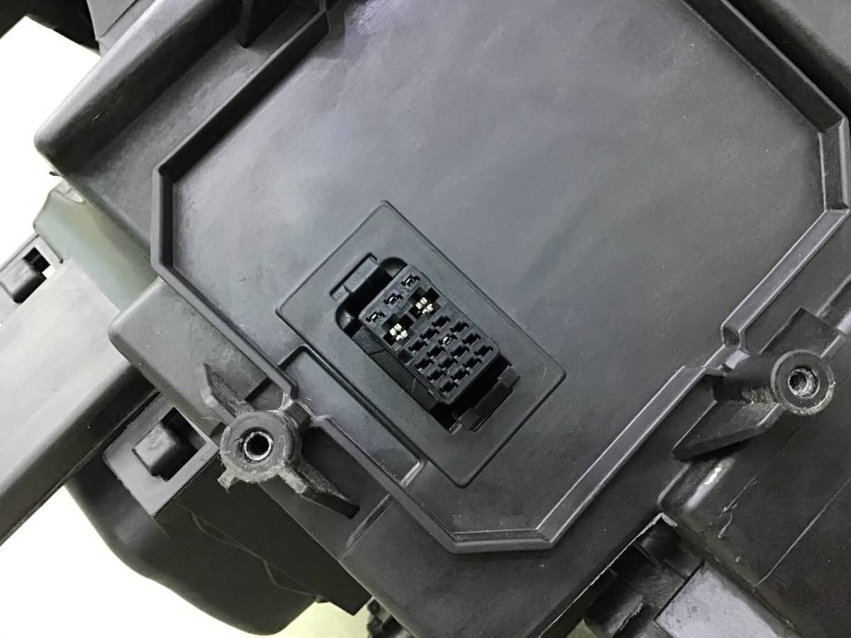 Фара правая BMW X3 E83 2004-2010 Фара правая BMW X3 E83 2004-2010
