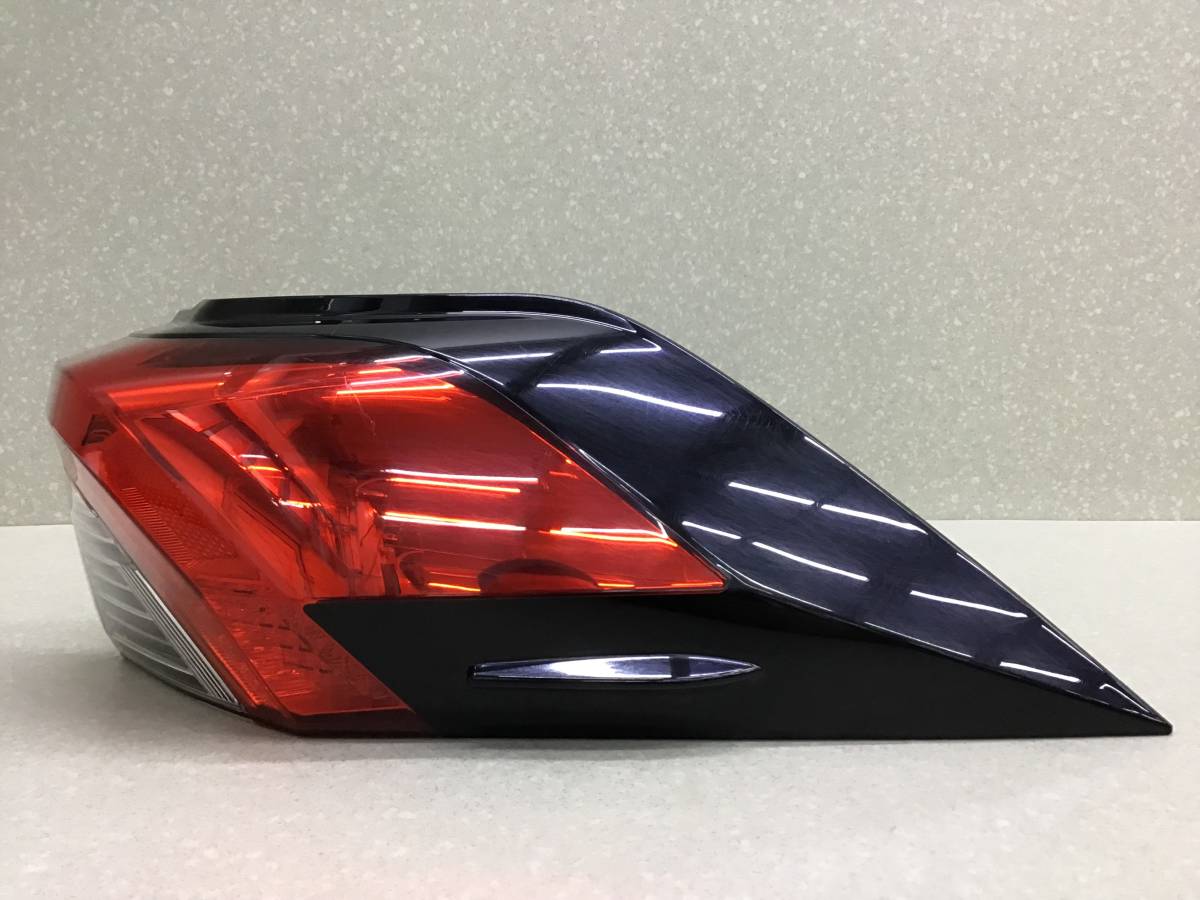 Фонарь задний наружный правый Toyota Rav 4 (XA50) 2018>