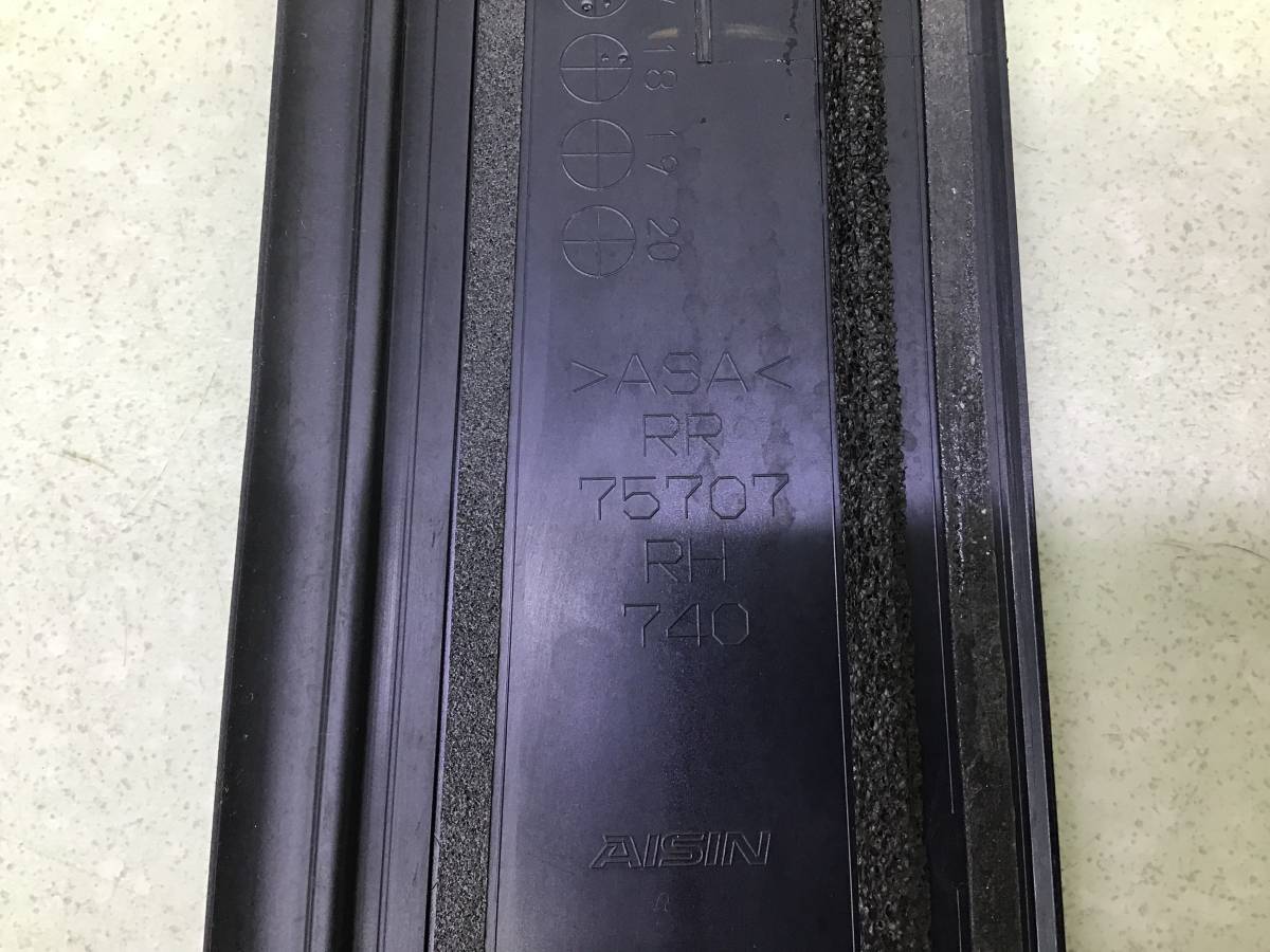 Накладка двери передней правой Toyota Rav 4 (XA50) 2018>