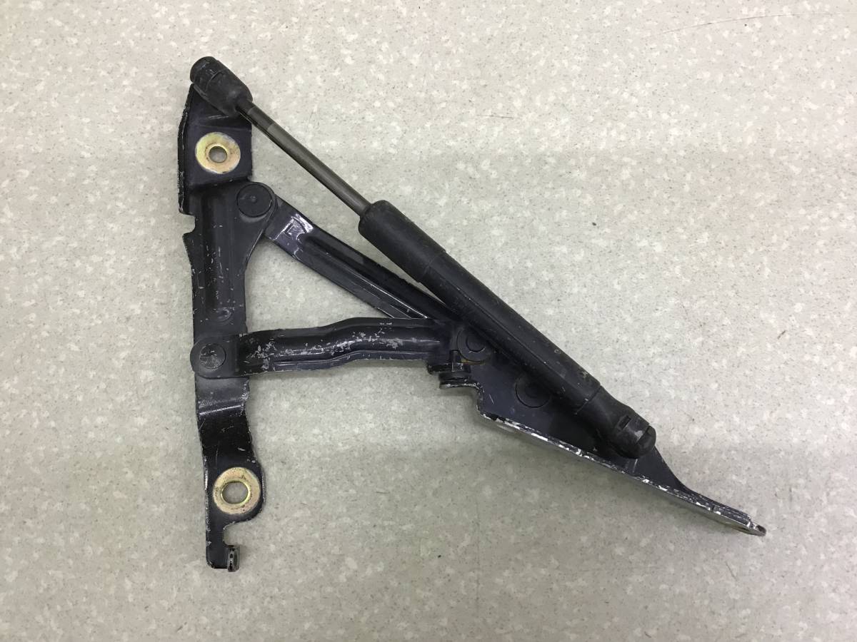 Петля крышки багажника Mazda 3 (BK) 2002-2009 Петля крышки багажника Mazda 3 (BK) 2002-2009
