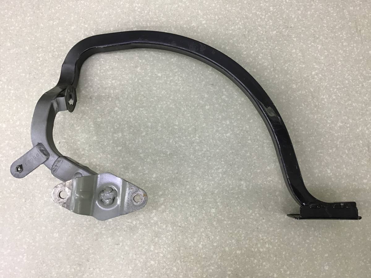 Петля крышки багажника Ford Fiesta (CB1) 2008-2019 Петля крышки багажника Ford Fiesta (CB1) 2008-2019